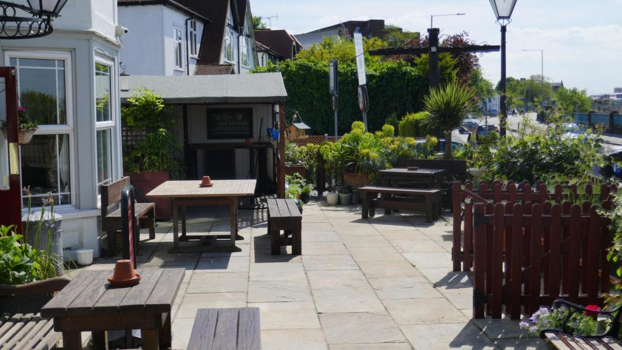 Fox & Hounds Pub Hotel Long Ditton Exterior photo